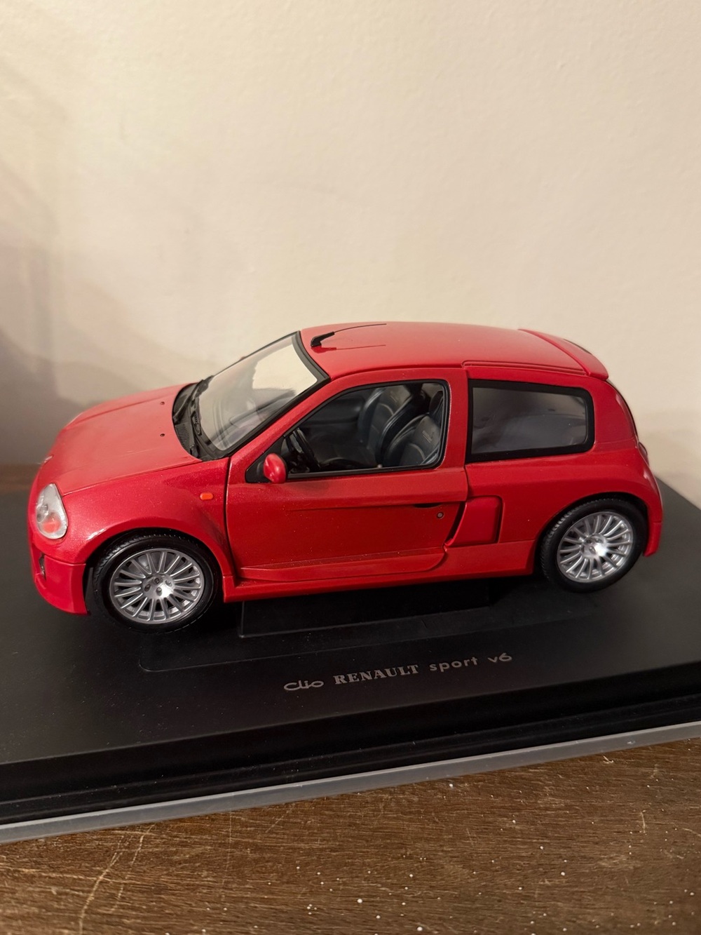 Rare 1:18 Renault Sport Clio V6 Diecast Model Car, Red Hatchback